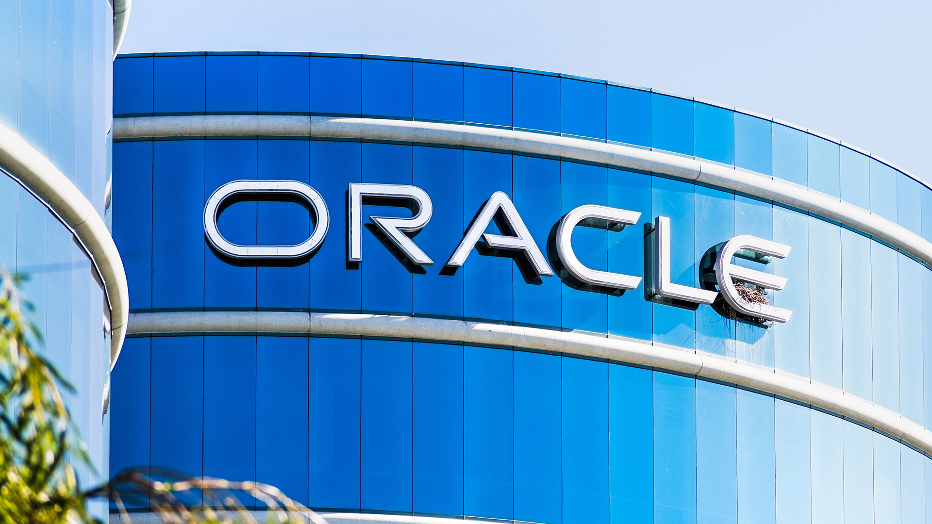 6 AM Emails, Billion‑Dollar AI Bets: What Oracle’s Layoffs Reveal About the Future of Work